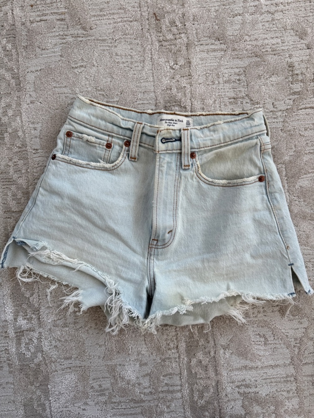 Abercrombie & Fitch “the mom short” curve love Denim Shorts